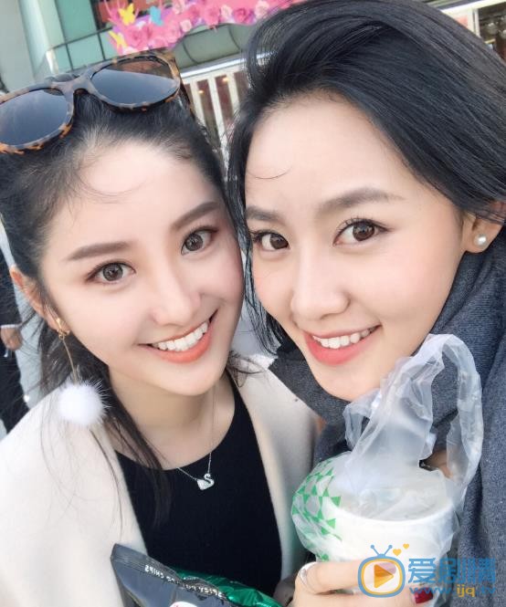 严尚嘉朋友合照 严尚嘉高清写真_严尚嘉高清剧照