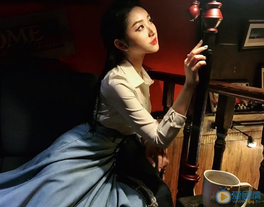 严尚嘉旅行街拍照 严尚嘉高清写真_严尚嘉高清剧照