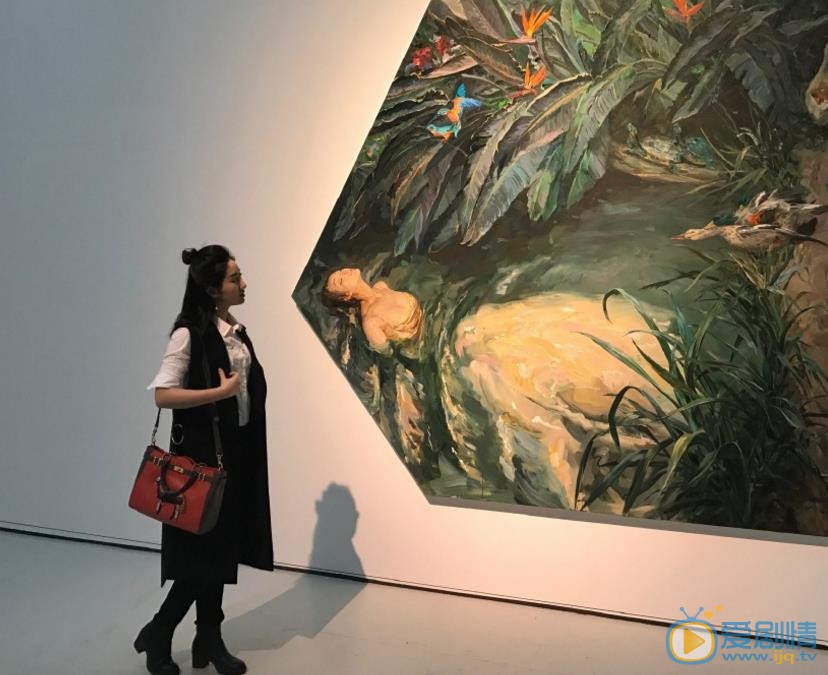 严尚嘉旅行街拍照 严尚嘉高清写真_严尚嘉高清剧照