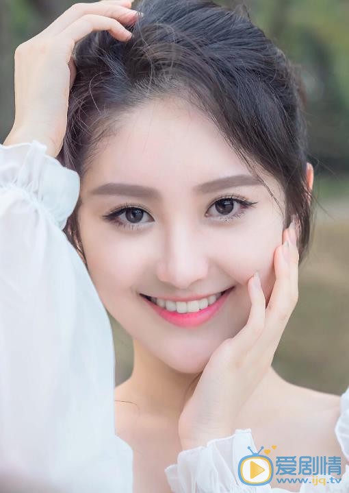 严尚嘉清纯写真照