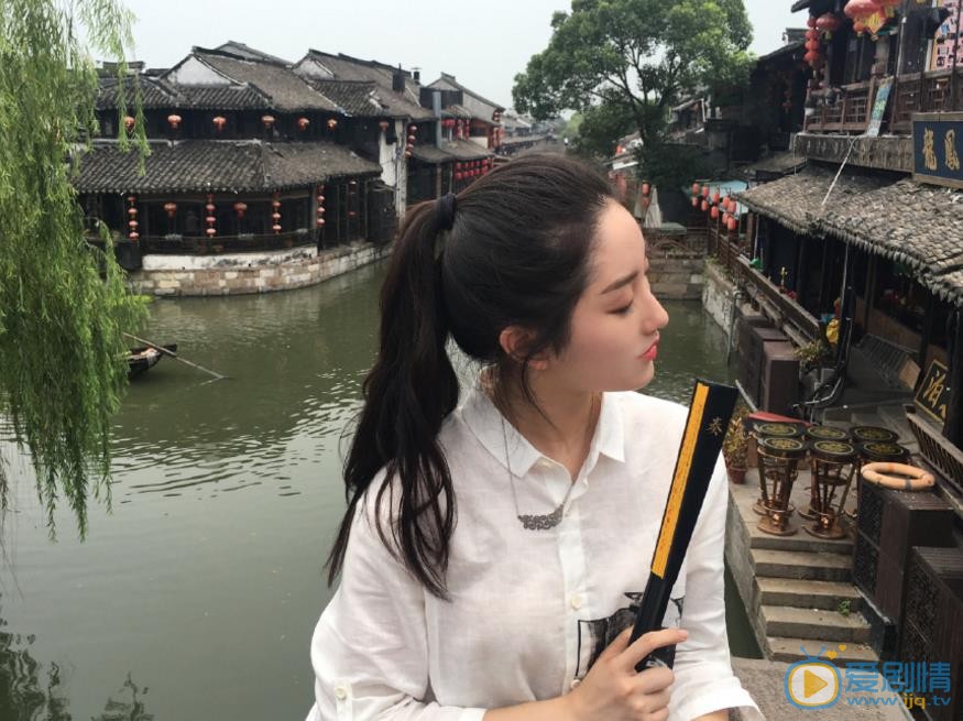 严尚嘉旅行街拍照 严尚嘉高清写真_严尚嘉高清剧照