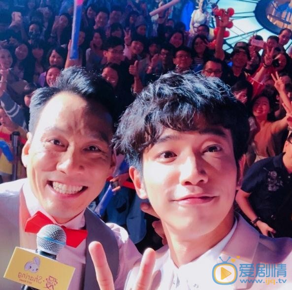 刘以豪与人合照 刘以豪高清写真_刘以豪高清剧照