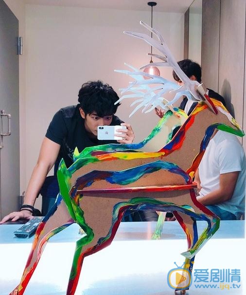 刘以豪与人合照 刘以豪高清写真_刘以豪高清剧照