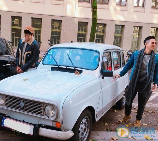 刘以豪与人合照 刘以豪高清写真_刘以豪高清剧照