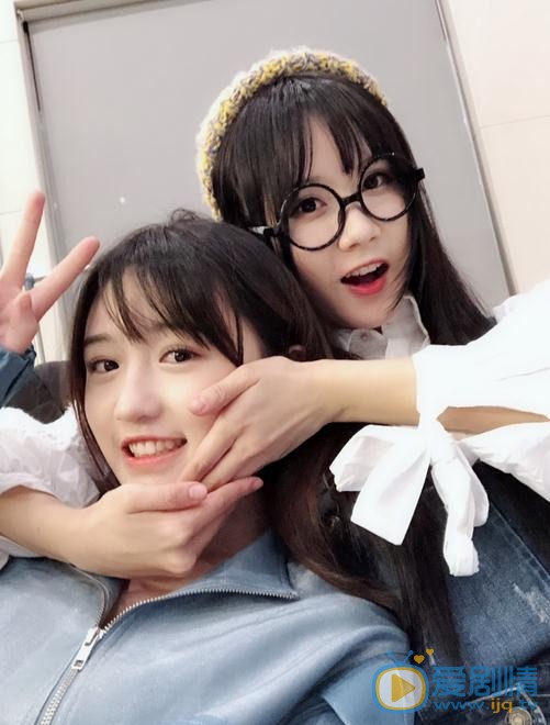 费沁源与人合照 费沁源高清写真_费沁源高清剧照