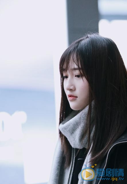 费沁源机场照 费沁源高清写真_费沁源高清剧照