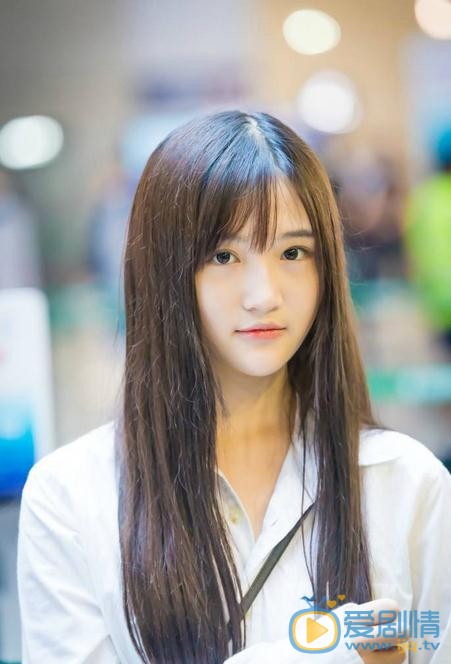 费沁源机场照 费沁源高清写真_费沁源高清剧照