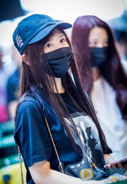 费沁源机场照 费沁源高清写真_费沁源高清剧照