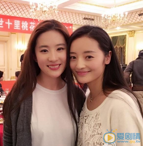 秦雪与人合照 秦雪高清写真_秦雪高清剧照