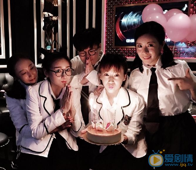 李蓓蕾与人合照 李蓓蕾高清写真_李蓓蕾高清剧照