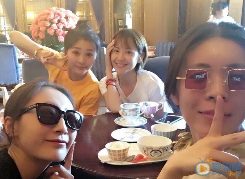李蓓蕾与人合照 李蓓蕾高清写真_李蓓蕾高清剧照
