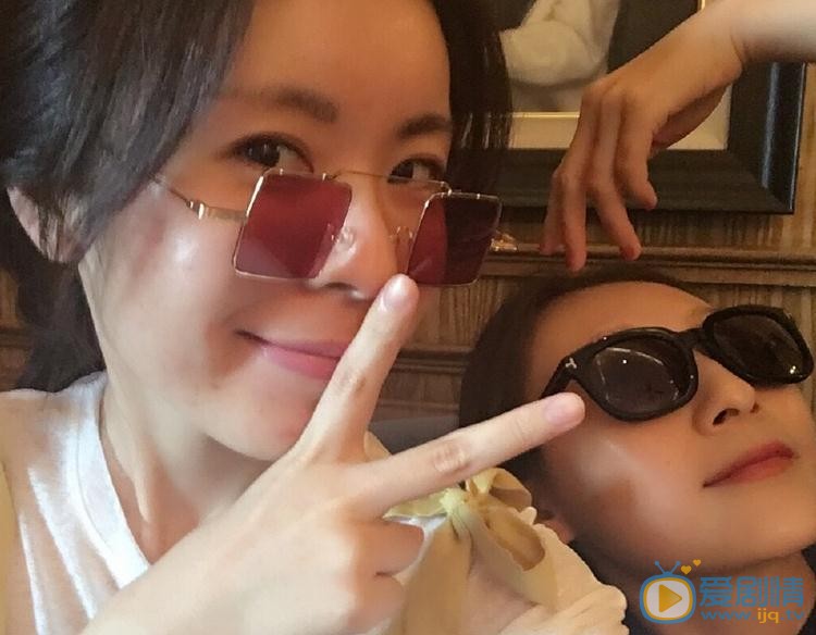李蓓蕾与人合照 李蓓蕾高清写真_李蓓蕾高清剧照