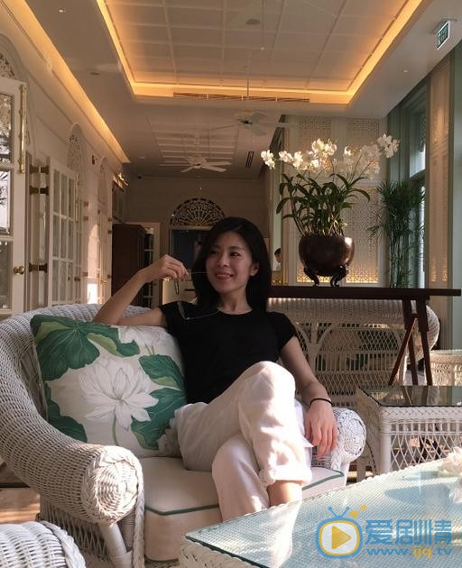 李蓓蕾与人合照 李蓓蕾高清写真_李蓓蕾高清剧照
