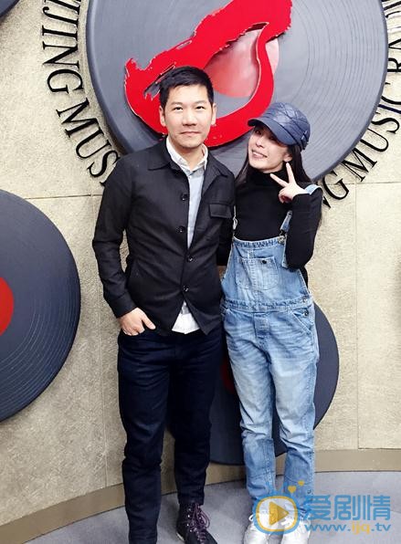 李蓓蕾与人合照 李蓓蕾高清写真_李蓓蕾高清剧照