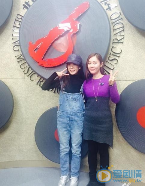 李蓓蕾与人合照 李蓓蕾高清写真_李蓓蕾高清剧照