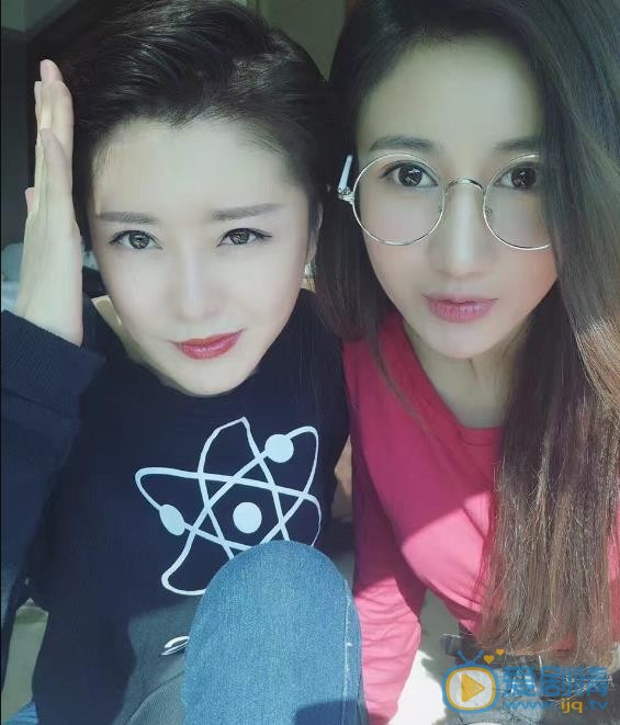 文静朋友合照 文静高清写真_文静高清剧照