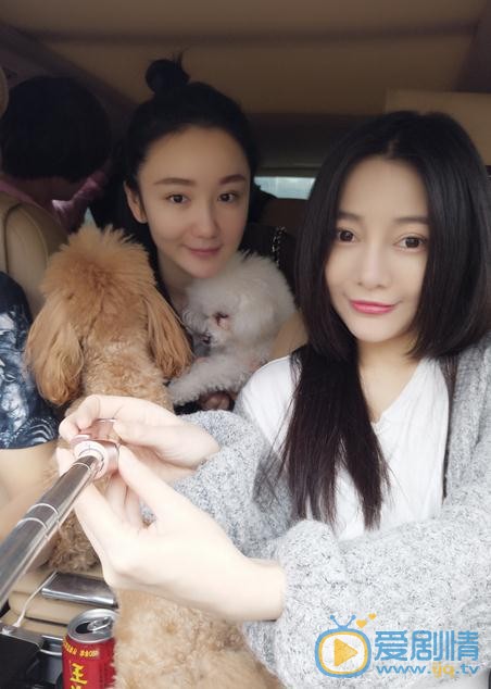 郭芮溪与人合照 郭芮溪高清写真_郭芮溪高清剧照