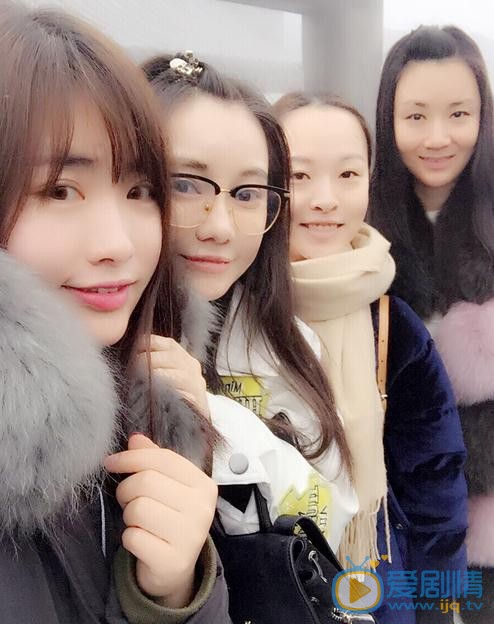 郭芮溪与人合照 郭芮溪高清写真_郭芮溪高清剧照