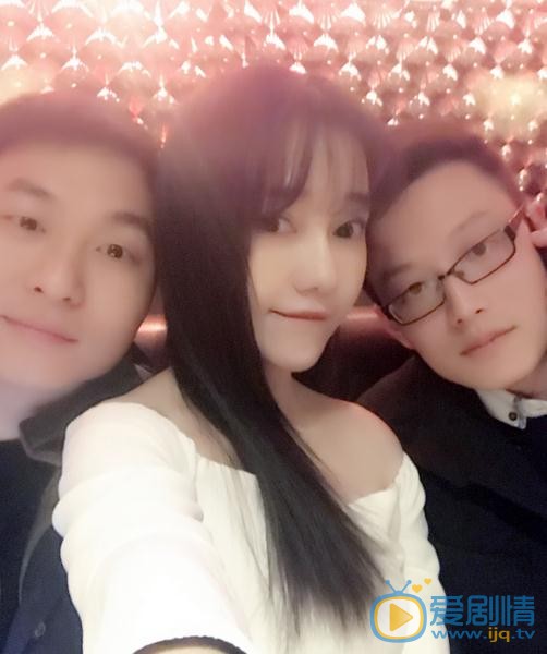 郭芮溪与人合照 郭芮溪高清写真_郭芮溪高清剧照
