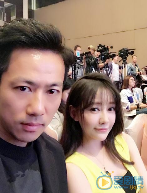 郭芮溪与人合照 郭芮溪高清写真_郭芮溪高清剧照