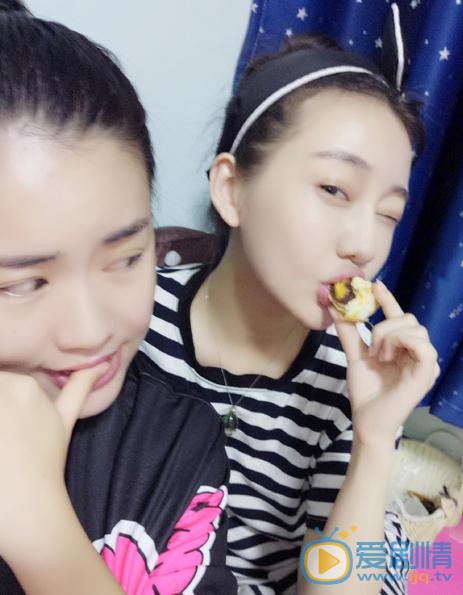 郭芮溪与人合照 郭芮溪高清写真_郭芮溪高清剧照