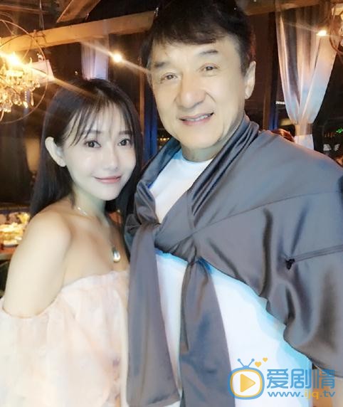 郭芮溪与人合照 郭芮溪高清写真_郭芮溪高清剧照