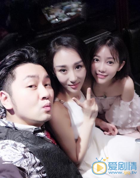 郭芮溪与人合照 郭芮溪高清写真_郭芮溪高清剧照