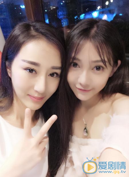 郭芮溪与人合照 郭芮溪高清写真_郭芮溪高清剧照