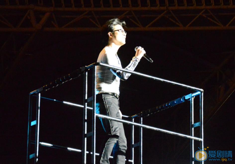 汪峰演唱会大片 汪峰高清写真_汪峰高清剧照