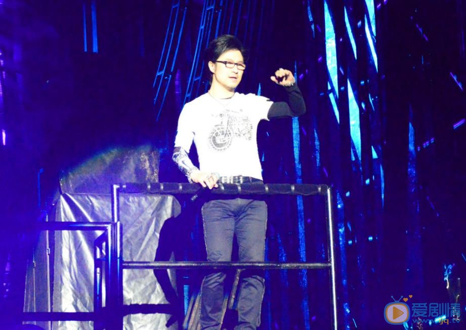 汪峰演唱会大片 汪峰高清写真_汪峰高清剧照