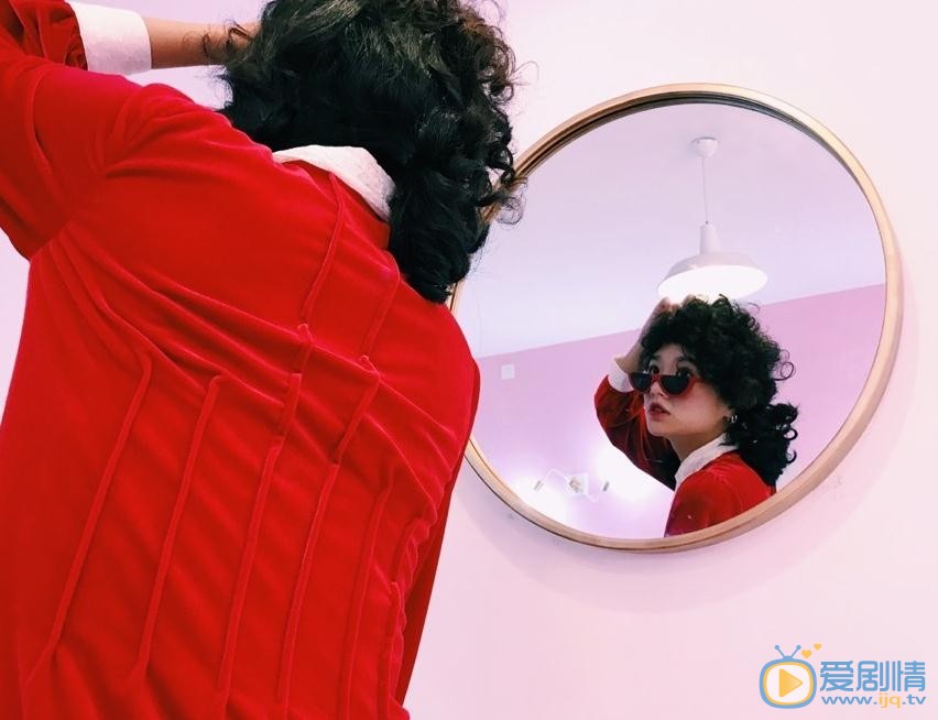 潘美烨红色写真 潘美烨高清写真_潘美烨高清剧照