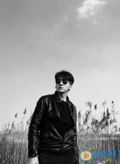康磊时尚街拍 康磊高清写真_康磊高清剧照