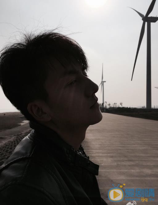 康磊时尚街拍 康磊高清写真_康磊高清剧照