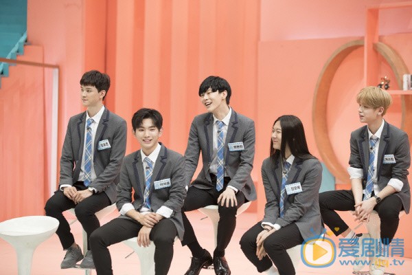 黄明昊演唱会写真 黄明昊高清写真_黄明昊高清剧照