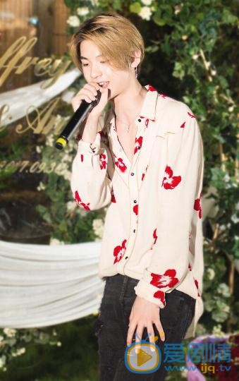 黄明昊演唱会写真 黄明昊高清写真_黄明昊高清剧照