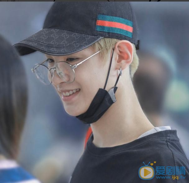 黄明昊帅气写真 黄明昊高清写真_黄明昊高清剧照