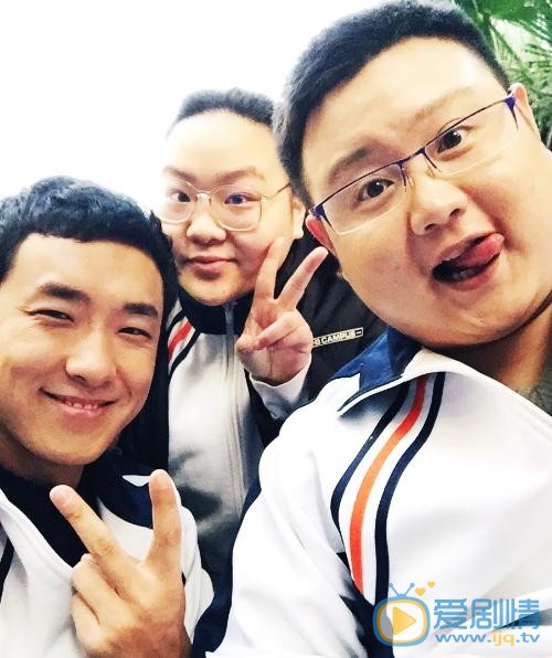 杜维瀚与人合照 杜维瀚高清写真_杜维瀚高清剧照