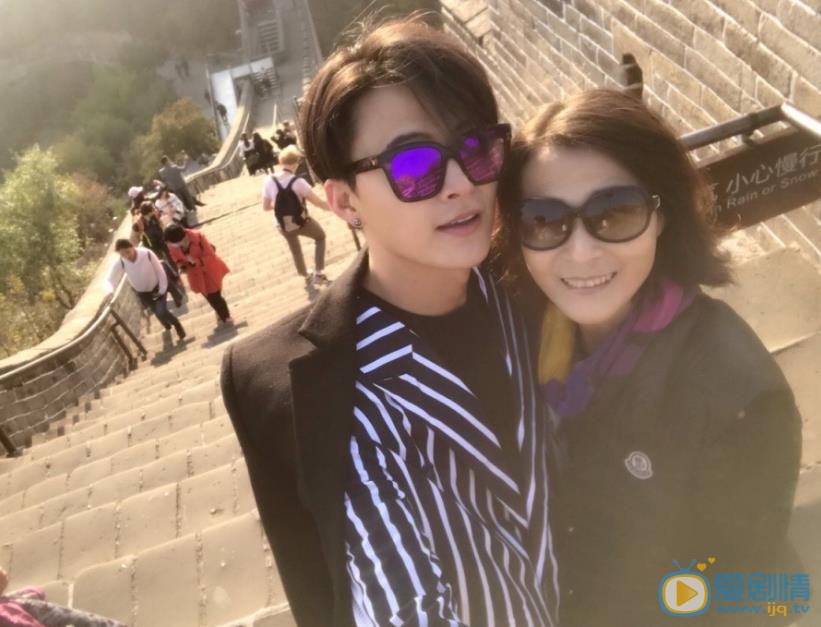 周密家人合照 周密高清写真_周密高清剧照