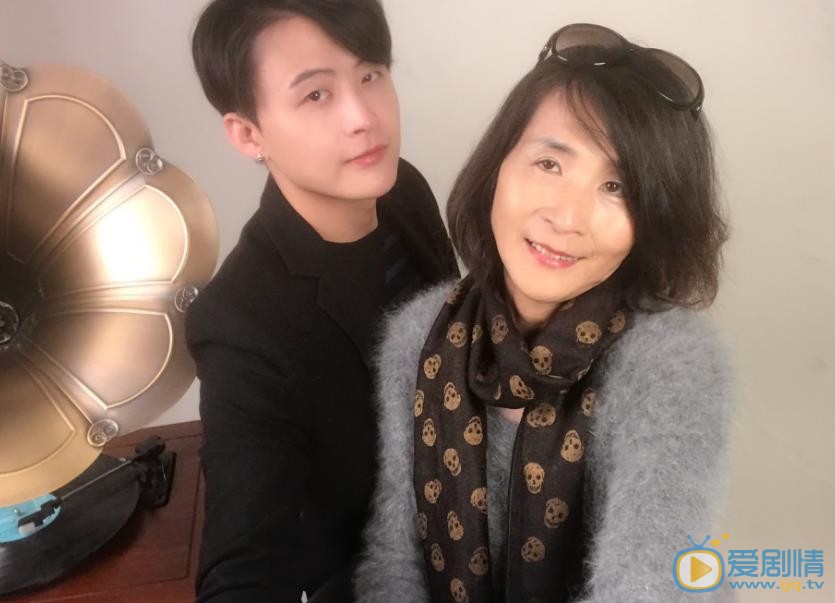 周密家人合照 周密高清写真_周密高清剧照