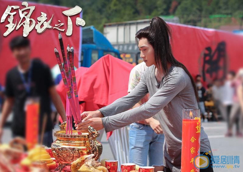 锦衣之下发布会