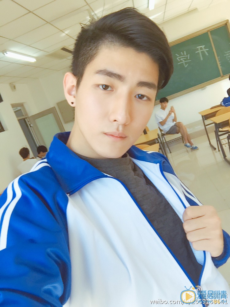 张皓伦校园写真 张皓伦高清写真_张皓伦高清剧照