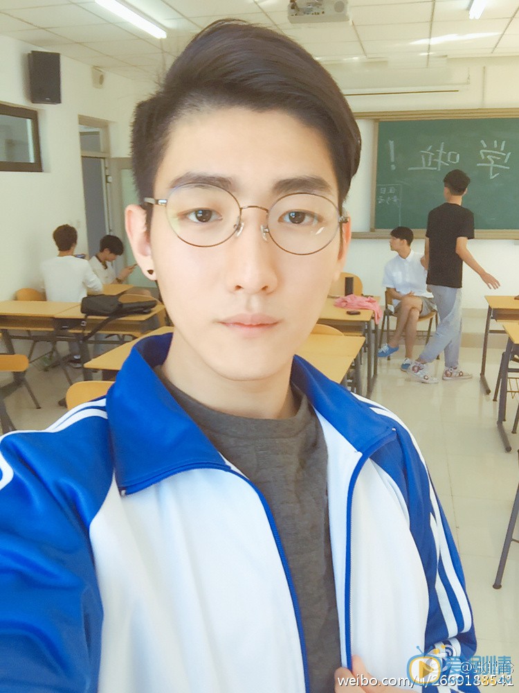 张皓伦校园写真 张皓伦高清写真_张皓伦高清剧照