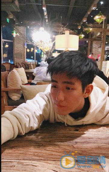 张皓伦街拍写真 张皓伦高清写真_张皓伦高清剧照