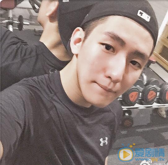 张皓伦街拍写真 张皓伦高清写真_张皓伦高清剧照