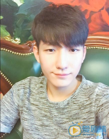 张皓伦街拍写真 张皓伦高清写真_张皓伦高清剧照