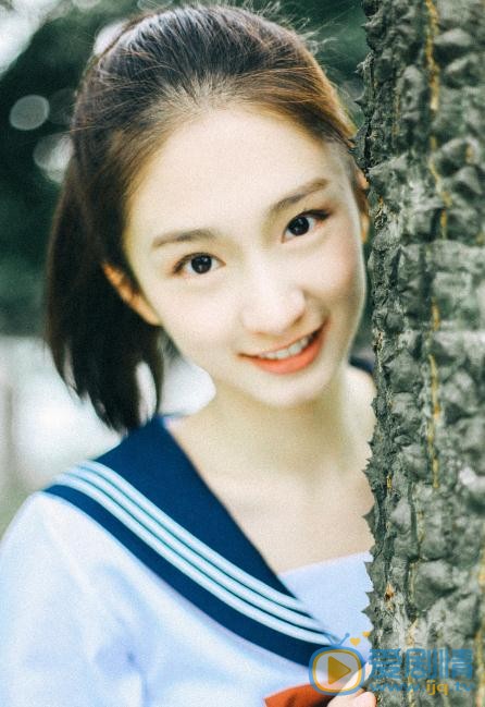 谭盐盐制服写真 谭盐盐高清写真_谭盐盐高清剧照
