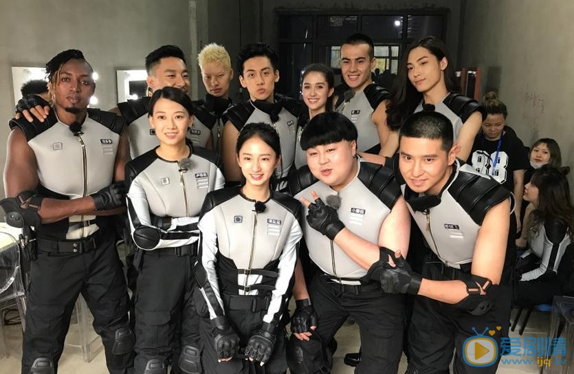 谭盐盐与人合照 谭盐盐高清写真_谭盐盐高清剧照