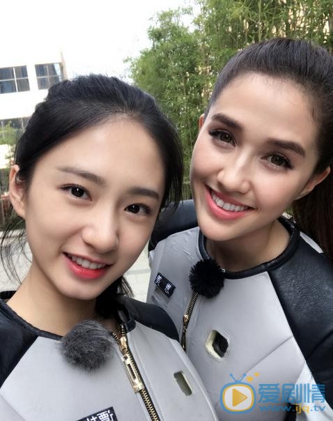 谭盐盐与人合照 谭盐盐高清写真_谭盐盐高清剧照