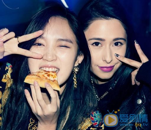 孟佳与人合照 孟佳高清写真_孟佳高清剧照