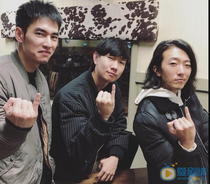 林俊杰与人合照 林俊杰高清写真_林俊杰高清剧照